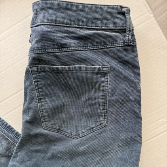 ABERCROMBIE & FITCH CORDUROY JEAN. MID RISE SUPER SKINNY, SIZE 27, RAW HEM. GUC - Picture 3 of 13